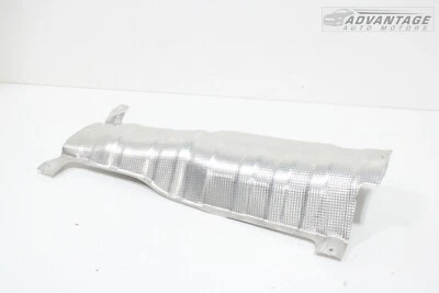 Nissan Versa 2020-2021 1,6 L piso delantero pan escape protector térmico cubierta OEM Foto 1 de 4