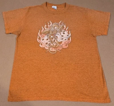 Camisa De Colección Y2K (Estilo JNCO) Dragón Dados Llamas Naranja M Muy Angustiada  Foto 1 de 4