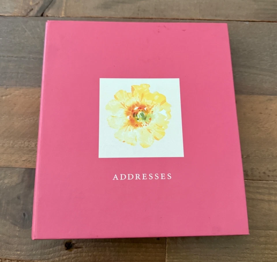 Agenda telefónica Hallmark rosa con flor amarilla Foto 1 de 4