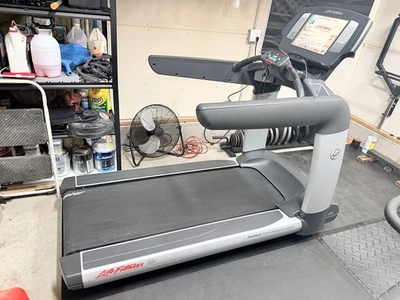 Cinta de correr Life Fitness 95t Foto 1 de 4