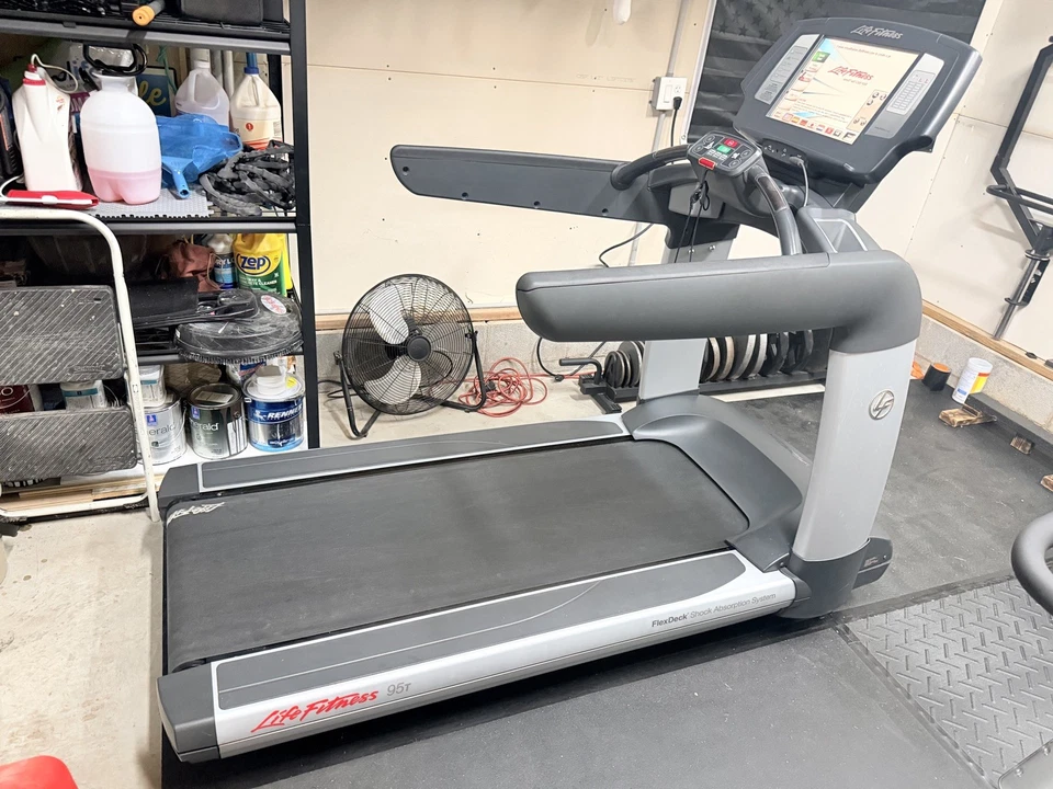 Cinta de correr Life Fitness 95t Foto 1 de 4