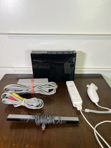 Console Nintendo Wii RVL-001 nera con controller, nunchuck e cavi - testata - Foto 1 di 18