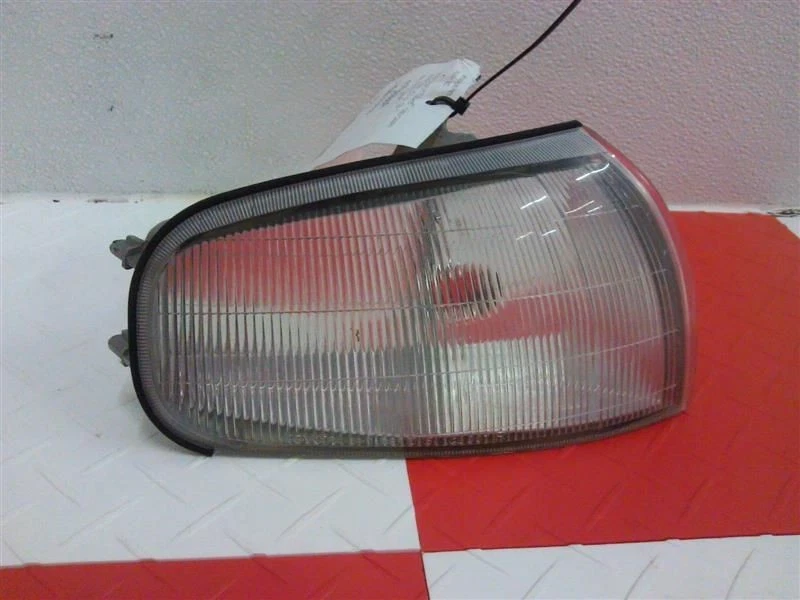 LUZ DE ESTACIONAMIENTO ESQUINA DERECHA PASAJERO TOYOTA CAMRY 1992-1994 LUZ DE ESTACIONAMIENTO INTERMITENTE Foto 1 de 3