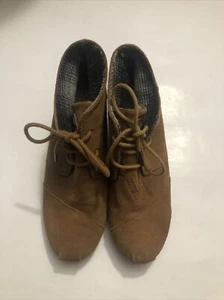 Toms Womens Brown Lace Up Suede Ankle Booties Boots Wedge Heel Size 7 #B - Picture 1 of 9