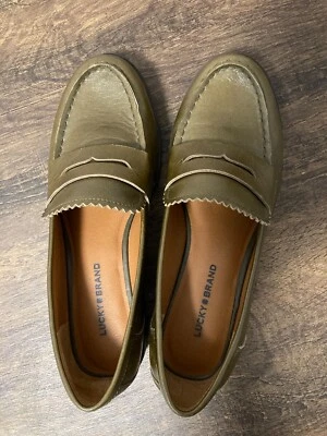 Mocasines planos Lucky Brand Floriss Penny de cuero verde oliva para mujer talla 7,5 Foto 1 de 4