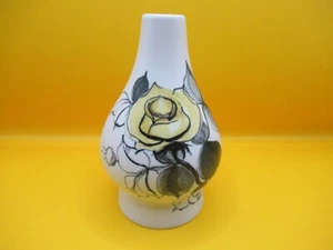 Arabia Finland Pottery MC Vase Yellow Rose HLA/AS 6.25" Unique Shape Excellent - Picture 1 of 12