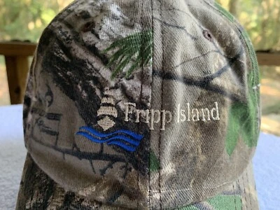 Fripp Island 帽子男式绑带高尔夫度假村迷彩棉刺绣 SC — 第 1/4 张图片