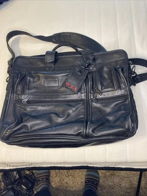 TUMI Alpha Cuero Grano Completo Organizador Laptop Calzoncillo/Bolso Bandolera Foto 1 de 4
