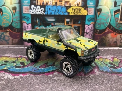 1998 GMC Sierra Lifted 4x4 Truck 1/64 Diecast Custom M2 Machines Off-Road OBS - Image 1 of 4