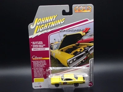 2025 JOHNNY LIGHTNING 1970 DODGE CORONET SUPERBEE CLASSIC GOLD REL 1 VS B NO 3 - Image 1 of 4