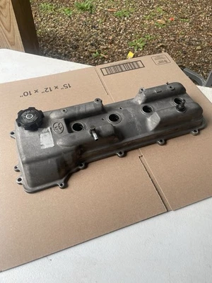 1995-2001 Toyota Tacoma Valve Cover 2.4L 2RZ 2.7L 3RZ OEM - Image 1 of 4