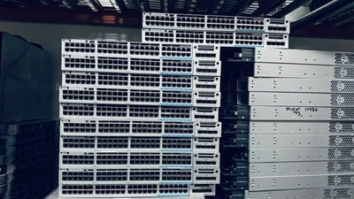 Cisco Catalyst 3850 48 UPOE Switch with Network Module C3850-NM-2-10G - Image 1 of 4