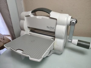 Sizzix Big Shot Foldaway Manual Die Cutting & Embossing Machine - Picture 1 of 9