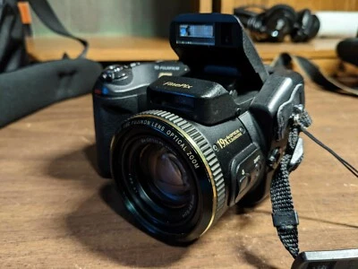 Fujifilm FinePix S Series S7000 6.3MP Digital Camera - Black - FOR PARTS - Image 1 of 4