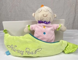 Sweet Pea Baby Puppe Manhattan Spielzeug rosa grüne Schote Plüsch 12 Zoll Lovey 2 Stck. 2006 - Bild 1 von 9