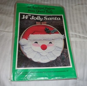 VINTAGE YOURS TRULY PATTERN 3929 ~ 14" JOLLY SANTA ~ WREATH / WALLHANGING *UNCUT - Picture 1 of 1