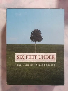 SIX FEET UNDER - The Complete Second Season 5 discs 13 episodes- DVD - Picture 1 of 3