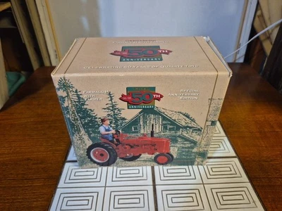 NUEVO EN CAJA 1995 ERTL FARMALL H CON TRACTOR AGRICULTOR 50 ANIVERSARIO 1:16  Foto 1 de 4