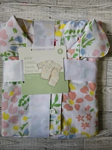 Girls' 2-Piece Pajama Set Size 4, 100% Cotton, Short Sleeve Shirt/Pants Floral - Picture 1 of 3