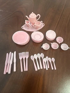 Lote De 35 Platos Miniatura Para Casa De Muñecas Irwin De Colección Plástico Rosa Hechos En EE. UU. - Imagen 1 de 8