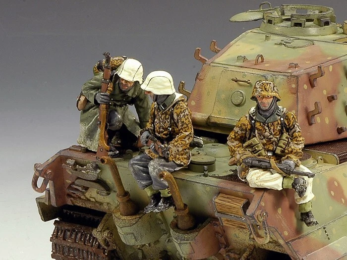 King & Country BBG017 King Tiger Tank Riders - First Legion Thomas Gunn - Photo 1/1