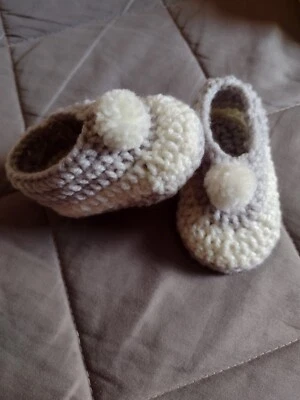 Recién Nacido-3 Meses Bebé Niño Zapatos, Hecho a Mano Crochet Blanco-Gris Foto 1 de 4