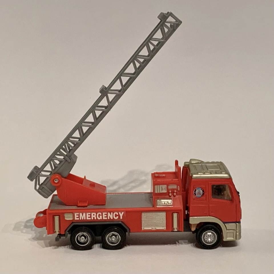 Camión de bomberos Kentoys con escalera extensible Volvo vehículo de emergencia juguete 1998 Foto 1 de 4