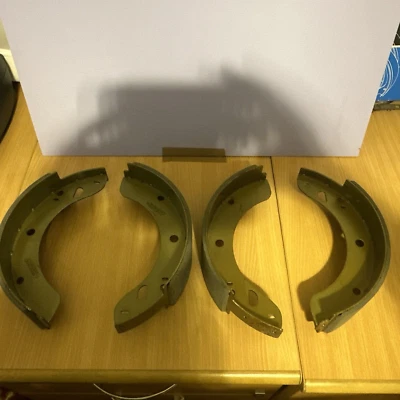 LEYLAND SHERPA 74-82 EXCEPT 185 PETROL FRONT BRAKE SHOES  10" DIAMETER LOCKHEED - Image 1 of 4