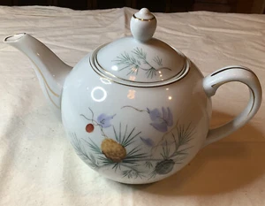 Vintage Small Teapot Made in Japan Approximately 6 Inches Tall - Picture 1 of 4