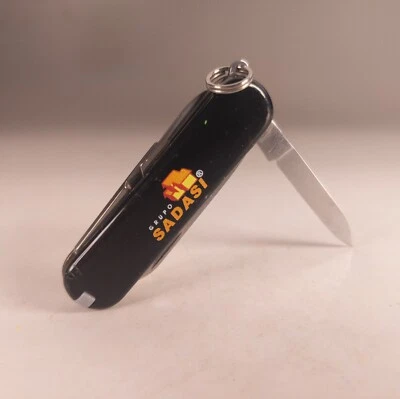 Requintado canivete suíço Victorinox 58mm clássico SD preto com bainha SADASI - Imagem 1 de 4