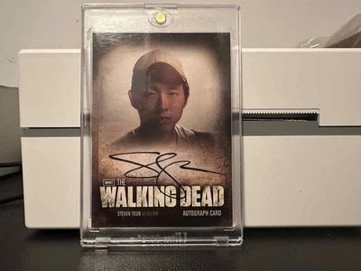 Steven Yeun como Glenn 2012 TWD The Walking Dead temporada 2 en tarjeta automática #A4 Foto 1 de 2