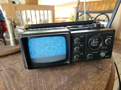 Vintage Samsung Portable TV Model BT-120AT AM FM Radio Works Read Description  - Image 1 of 4