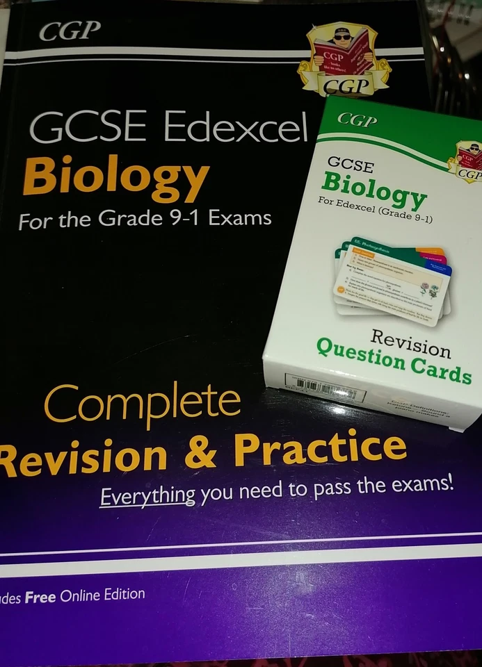 New Grade 9-1 GCSE Biology: AQA Revision Guide and revision cards - Image 1 of 1