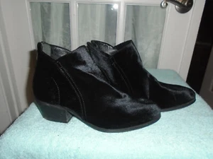 H By Hudson London Apisi Velvet Ankle Boots Black Size 8.5/9 39 Back Zip - Picture 1 of 8