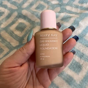 Mary Kay DAY RADIANCE Liquid Foundation SPF 8 BUFFED IVORY 1 fl oz NEW NO BOX* - Picture 1 of 3