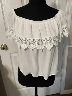 Top corto de mujer talla mediana Ambiance crema con ribete ancho de ganchillo Foto 1 de 4