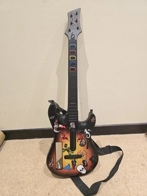 Nintendo Wii Guitar Hero Guitar Controller Sunburst con cinghia - Immagine 1 di 4