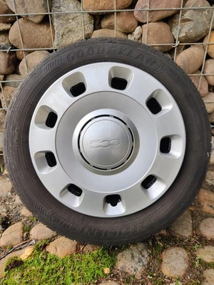 Räder Pkw Fiat 500 Mild Hybrid mit Felgen und Radkappen - Bild 1 von 3