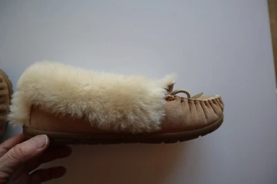 Nuevas pantuflas de mocasín forradas y recortadas de gamuza marrón claro LL BEAN 9 M Foto 1 de 4