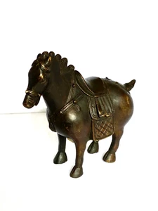 Scultura statuina cavallo bronzo/rame, 5" L, 331 g (11,7 oz) - Foto 1 di 1