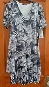 Tango Mango, NWT Black/White/Gray/ Fern Leaves V-neck Dress, Medium, Ret $105 - Picture 1 of 4