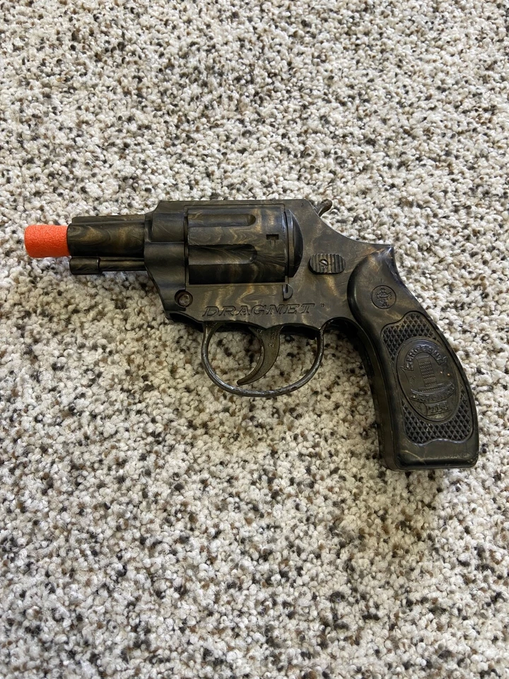 Pistola de tapa de juguete Dragnet Nickerbocker Foto 1 de 4