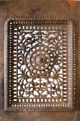 Antigua cubierta de ventilación de aire de hierro fundido adornada victoriana CONOVER & WOOLLEY de Nueva York Foto 1 de 4