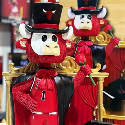 Bobblehead exclusivo de la NBA mascota "Halloween" de los Chicago Bulls de Benny The BULL Foto 1 de 4