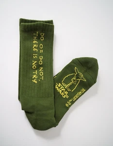 Star Wars Master Yoda Yu Nagaba Uniqlo Socks US Size 8-11 NEW - Picture 1 of 10