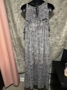 Plus Size Dress - Picture 1 of 3