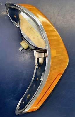 NOS 德国大众 3 型右前灯泡支架/二手海拉镜头 1970 - 74 — 第 1/4 张图片