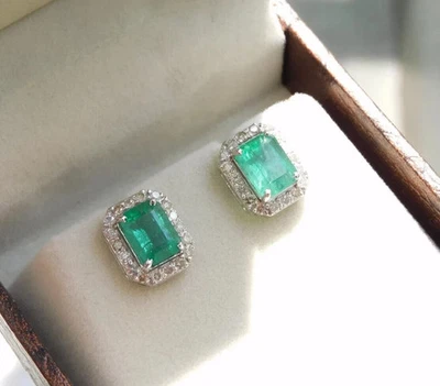 Aretes certificados de diamantes y esmeraldas verdes naturales de 2,20 quilates de oro blanco de 10 k Foto 1 de 4