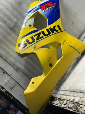 ОРИГИНАЛЬНЫЙ ПРАВЫЙ ОБТЕКАТЕЛЬ SUZUKI GSXR 600 750 2004–2005 годов выпуска - Изображение 1 из 3
