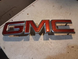 GMC Sierra Yukon 2001-2006 parrilla delantera emblema insignia letras genuinas 15706 323 - Imagen 1 de 13